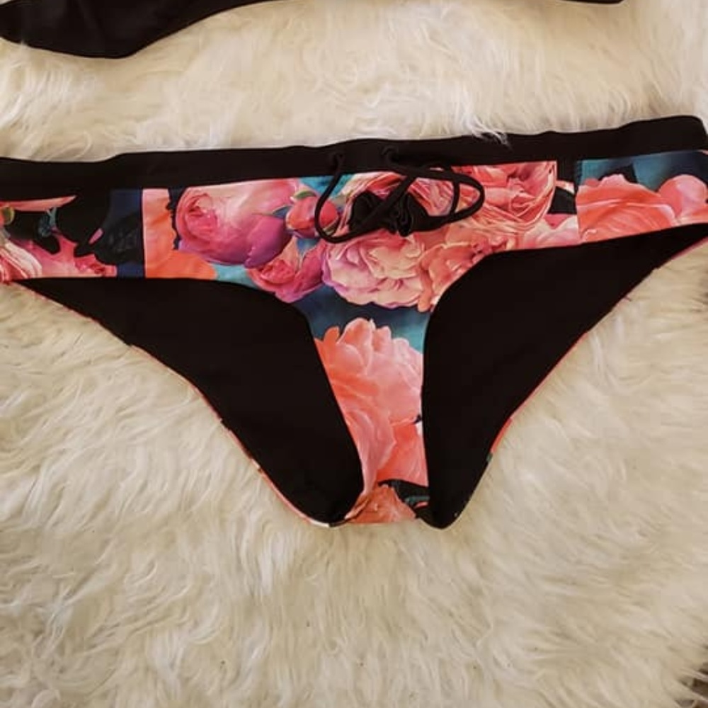 Sandy Savasana REVERSIBLE bottom in Secret Garden